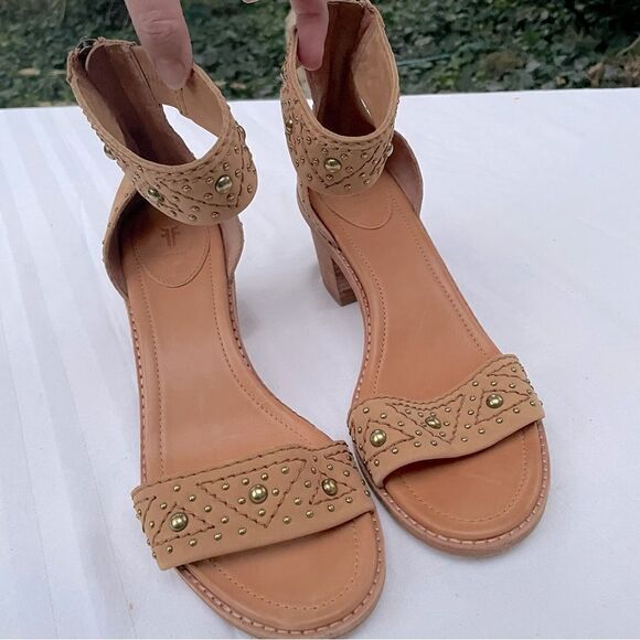 FRYE Women's Brielle Deco Back Zip Sandal Sand Oiled Nubuck size 10 - Picture 1 of 12